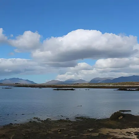 In Rosmuc, Connemara Apartment *